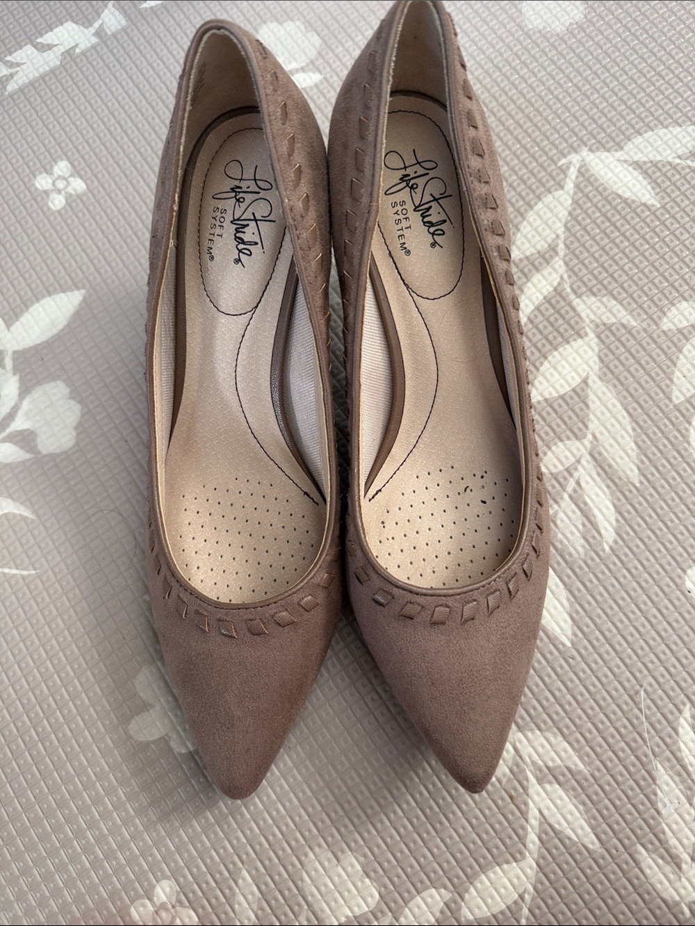 Life Stride Taupe Tan Pointed-Toe Suede Heels Women's 9.5